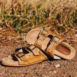 Freebird Asher Studded Sandals. Color natural. Size 9